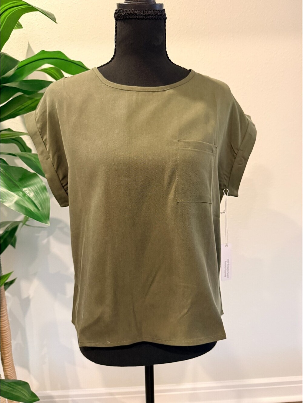 Six Fifty Kaitlin Button Back Lyocell Pocket Top Olive NWT Size XS   MSRP $68